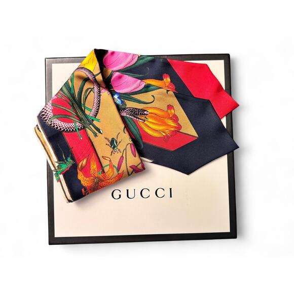 Gucci Silk Flora Snake Twill Neck Bow Scarf in Red & Blue – With Box - Picture 2 of 5
